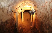 Kilkusetletni podziemny korytarz odkryto w Brzezinach