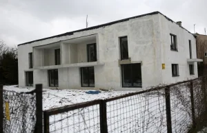W Krakowie deweloperzy przechodzą samych siebie, domy zmieniają się w małe bloki