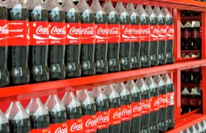 Coca-cola wysyła ludziom puste butelki, tylko po to, żeby wyrzucili je do śmieci