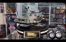 Lewitujący model kultowego DeLorean z filmu Powrót do przyszłości 2 w skali 1:20