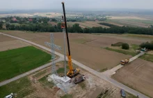 W Tuligłowach koło Jarosławia postawiono 25-metrowy krzyż i jeszcze wyższy maszt