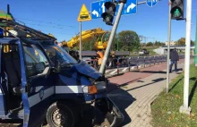 Policyjny radiowóz zderzył się z tramwajem. Potężne uderzenie zakończone...