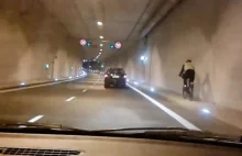 Wjechał rowerem do tunelu. Wygonił go komunikat. Po chwili czekała policja...