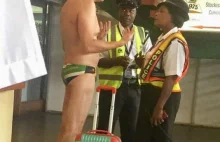 Południowoafrykańczyk próbował wejść w slipach do samolotu w Malawi