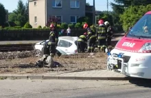 Wypadek Pendolino w Blachowni ZDJĘCIA Pociąg wlókł auto 300 m. Kierowca żyje