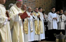 Mimo zakazu Watykanu abp Paetz koncelebrował mszę w Wielki Czwartek....
