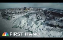 Widok na zamarznięty wodospad Niagara z lotu ptaka
