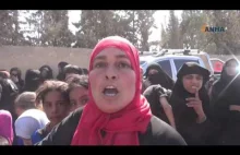 Kobiety wyzwolone spod ISIS palą burki