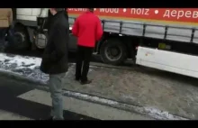 Wkurzony kierowca TIRA próbuje przejechać górników z KWK Pniówek 03.02.2015