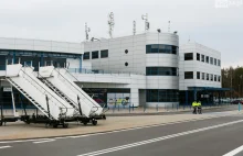 Pasażer z Azji zasłabł na lotnisku w Goleniowie. Wezwano sanepid i pogotowie.