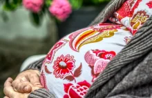 Nieprzytomna kobieta w ciąży leżała na ulicy w Radomsku. Miała 3,5 promila...