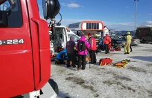 Poważny wypadek na stoku w Bukowinie T. Zerwany dach uderzył w narciarzy