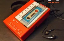 Polskiej produkcji odtwarzacz kasetowy typu "walkman" KAJTEK PS-101