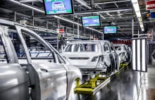 Nawet 15 tys. osób straci pracę w fabrykach Mercedesa.