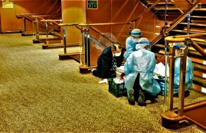 Horror na japońskim wycieczkowcu. Już 218 osób zarażonych koronawirusem