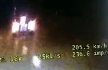 Pirat drogowy uciekał przed policją. Pędził 200 km/h po DTŚ