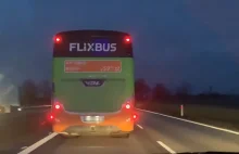 Autobus blokował karetkę na autostradzie A4