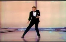 71-letni Fred Astaire wrecza Oscara za film dokumentalny 1970