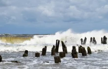 IMGW ostrzega: Mocny wiatr w kilku województwach, na Bałtyku silny sztorm
