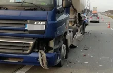 Wysiadł z ciężarówki, potrącił go bus. Śmiertelny wypadek na S8