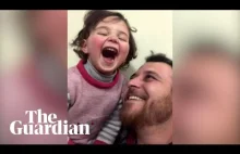 Syria: ojciec nauczył córeczkę śmiać się, gdy słyszy wybuch za oknem