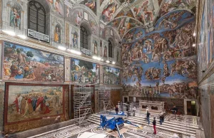 Pierwszy raz od 400 lat w Kaplicy Sykstyńskiej zawisły wszystkie arrasy Rafaela