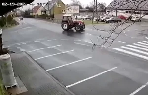 Wypadek ciągnika rolniczego. Kierowca przesadził z prędkością i dachował...