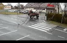 Dechowanie traktorem. Niebezpieczna prędkość ( ͡° ͜ʖ ͡°)