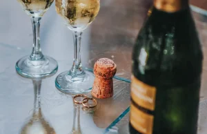 Cava wino musujące - Cava a szampan? jaka jest różnica? | Lora Gourmet