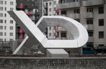 Piękny gest dewelopera we Wrocławiu: Postawił pomnik "XD"