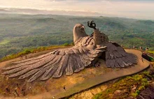 Oto największa i najwyższa rzeźba ptaka na świecie - jej budowa zajęła 10...