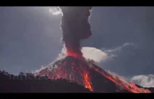 Przepiękny widok wybuchu czynnego wulkanu Reventador w Ekwadorze