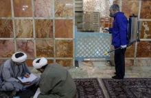 Irański duchowny twierdzi, że smarowanie olejkiem odbytu leczy z koronawirusa