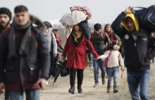 Setki uchodźców przekroczyły granicę turecko-grecką. Za nimi podążają tysiące