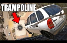 Odbijanie samochodu na trampolinie