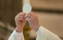 Włochy: Ksiądz odprawił mszę mimo zakazu. Sprawa w prokuraturze