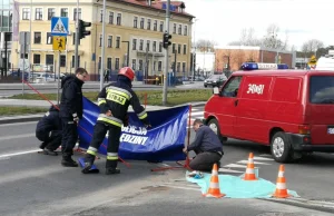Śmiertelny wypadek w Toruniu. Pod kołami ciężarówki zginęła kobieta