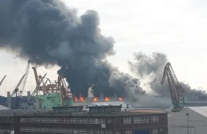 Gdynia: Pożar w porcie. Zapaliła się wieża magazynowa