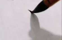 Pisanie znaków kanji czarno-złotym atramentem
