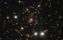 Teleskop Hubble'a uchwycił tą samą galaktykę 12 razy