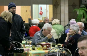 Koronawirus. Nie ma planu, kto dowiezie żywność osobom w kwarantannie