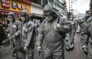 Tak Korea Południowa broni się przed koronawirusem