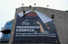 Billboard z Lichocką zdjęty z kamienicy w Krakowie. "Siał zgorszenie"