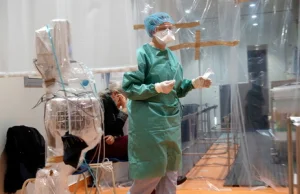 Francja: 800 nowych przypadków zakażenia koronawirusem w ciągu doby