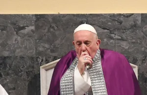 Papież Franciszek ponownie otwiera kościoły w Rzymie