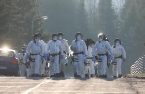 Niemcy: policja pacyfikuje dom dla uchodźców - galeria.