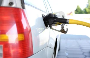 Cena ropy od stycznia spadła o 61%, cena na stacjach - o 21%