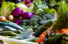 8 sposobów na przedłużenie świeżości owoców i warzyw. Nie wyrzucaj, jedz!