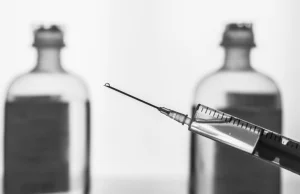 Szczepionka na koronawirusa z tytoniu? Pracują nad nią naukowcy z Kanady