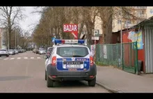 Straż miejska i Policja na ulicach Kołobrzegu apelują przez megafon o...